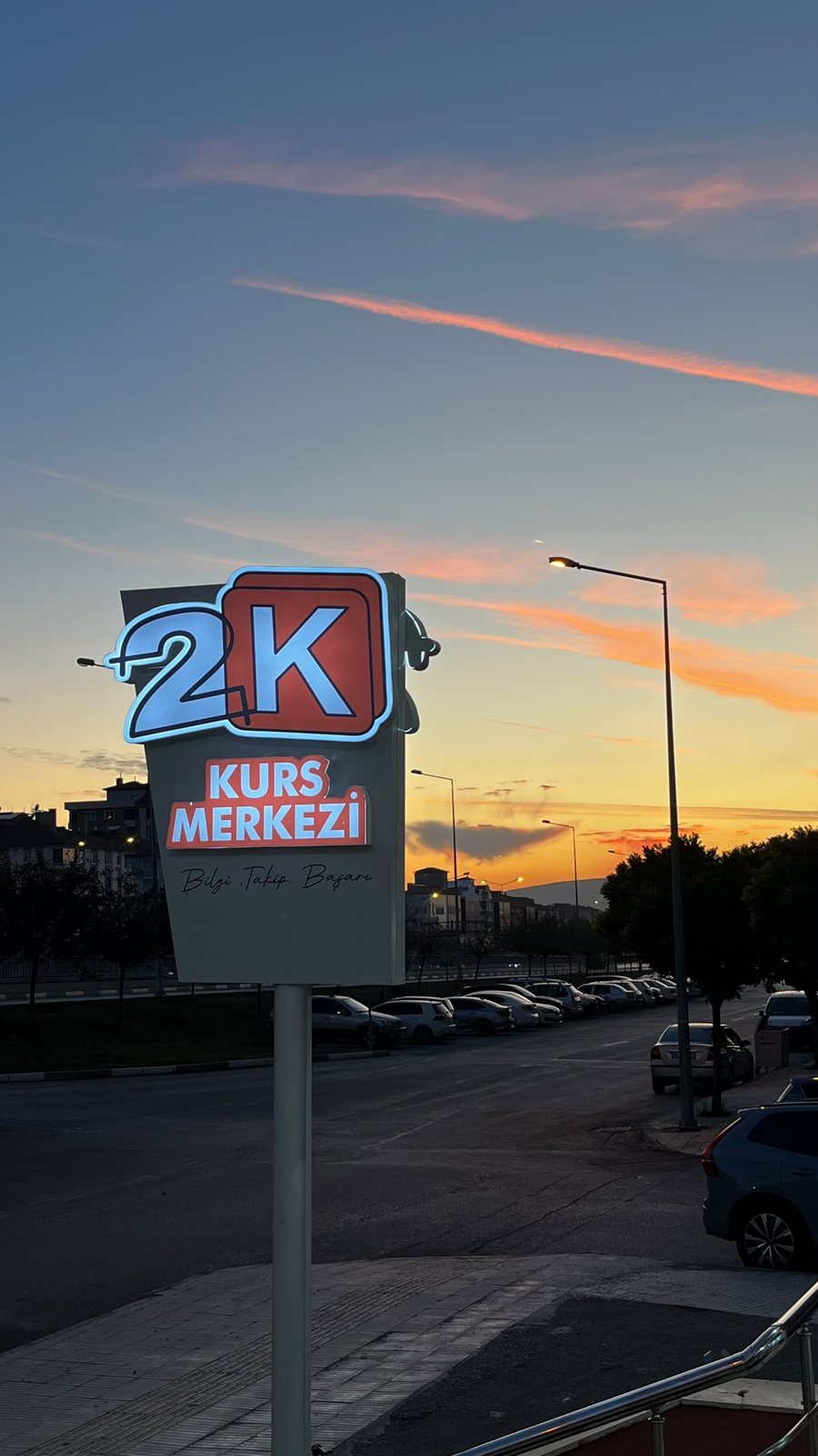 2K Kurs Merkezi tabelası, Çevreyolu Bulvarı Çorum